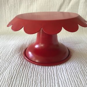 Red scalloped mini cake stand